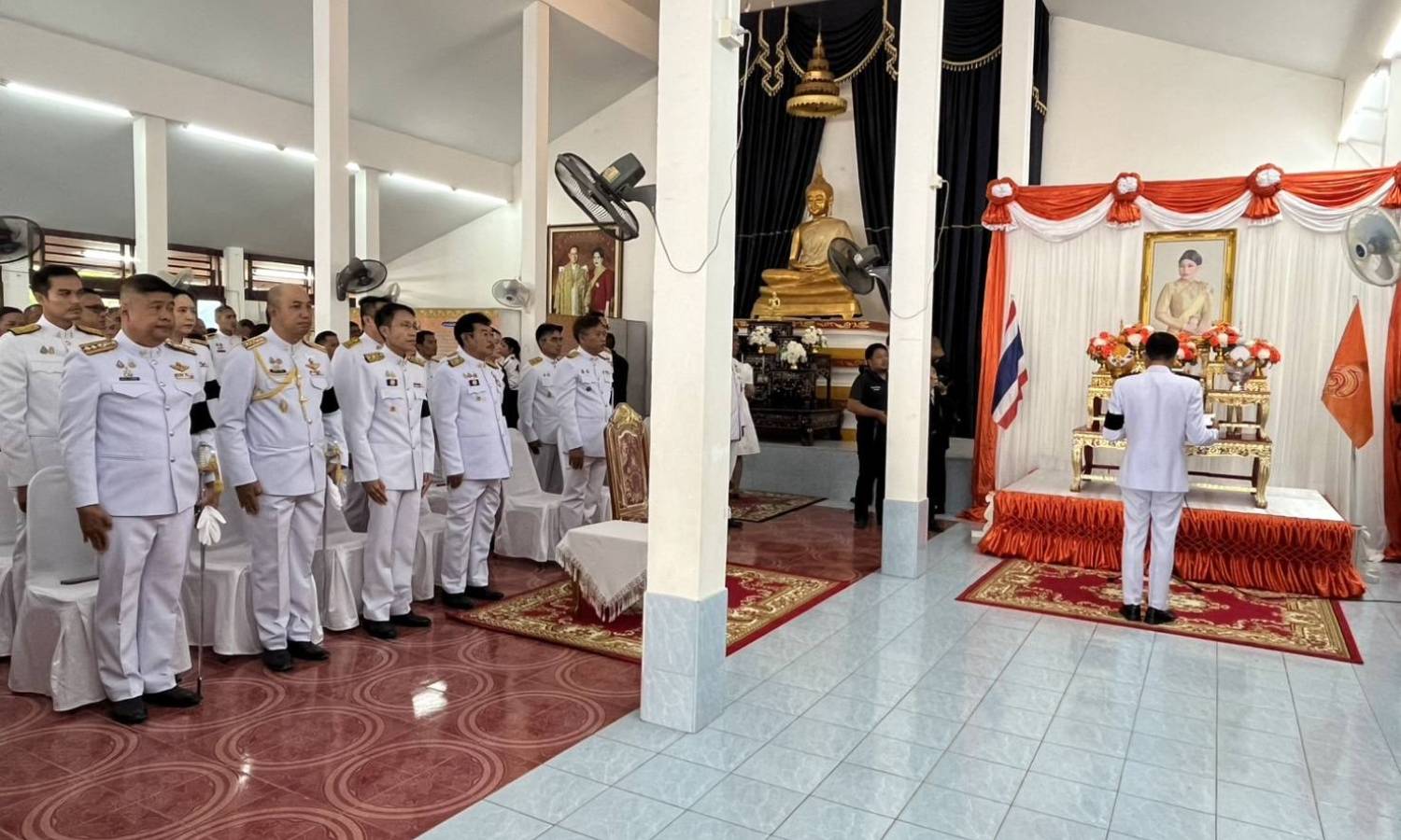 พ.ต.อ.เด่นดวง ทองศรีสุข  รอง ผบก.ภ.จว.ชุมพร  พร้อมด้วยข้าราชการตำรวจในสังกัด สภ.เมืองชุมพร  ร่วมพิธีทำบุญตักบาตรถวายพระราชกุศลและพิธีถวายพระพรชัยมงคล เนื่องในโอกาสวันคล้ายวันประสูติ สมเด็จพระเจ้าลูกเธอเจ้าฟ้าสิริวัณณวรีนารีรัตนราชกัญญา 8 มกราคม 2569