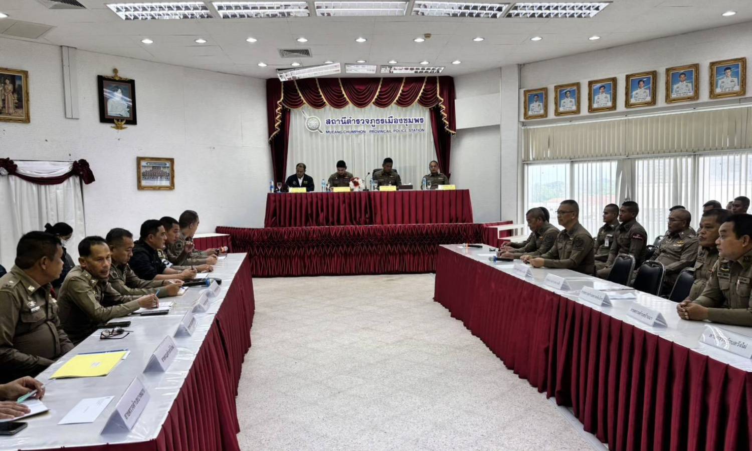 ประชุมประจำเดือนตุลาคม สถานีตำรวจภูธรเมืองชุมพร ครั้งที่ 10/2568 ณ ห้องประชุมชั้น 4