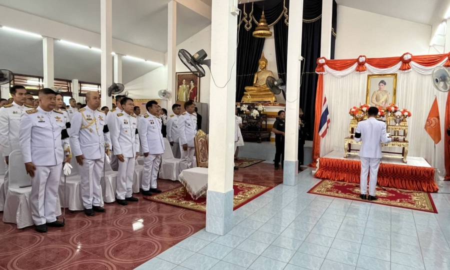 พ.ต.อ.เด่นดวง ทองศรีสุข  รอง ผบก.ภ.จว.ชุมพร  พร้อมด้วยข้าราชการตำรวจในสังกัด สภ.เมืองชุมพร  ร่วมพิธีทำบุญตักบาตรถวายพระราชกุศลและพิธีถวายพระพรชัยมงคล เนื่องในโอกาสวันคล้ายวันประสูติ สมเด็จพระเจ้าลูกเธอเจ้าฟ้าสิริวัณณวรีนารีรัตนราชกัญญา 8 มกราคม 2569