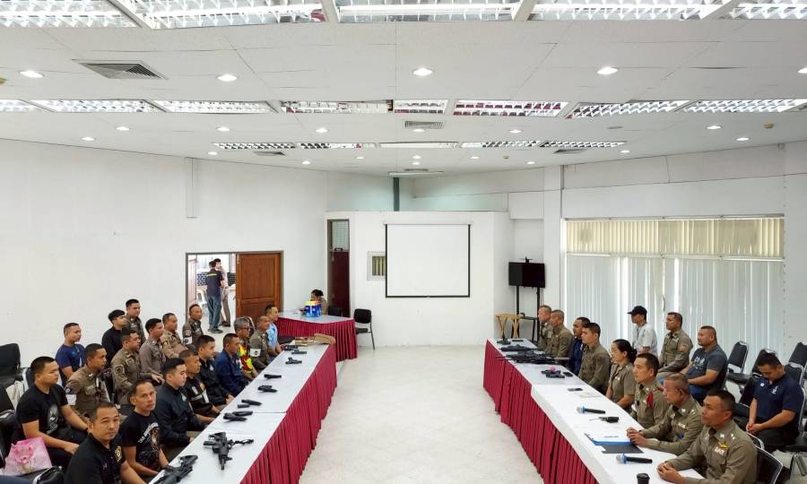 สภ.เมืองชุมพร ดำเนินการตรวจสอบพัสดุและอาวุธปืนหลวงประจำปี เสริมสร้างมาตรการควบคุมภายในและความโปร่งใสต่อสาธารณะ